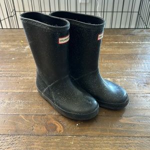 Black glitter hunters